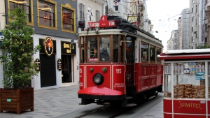 Nostajlik tramvay İstiklal Caddesi'nde seferlere başladı