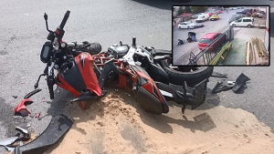 Esenyurt'ta motosiklet kazası kamerada