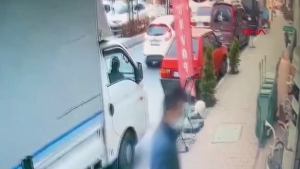 Esenyurt'ta yolcu otobüsü 5 araca çarptı: O anlar kamerada
