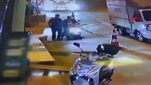 Çekmeköy'de motosikletle uyuşturucu satışına polis baskını 
