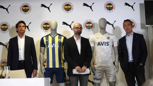 Fenerbahçe yıldızsız 2021-2022 formasını tanıttı