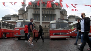 Taksim Meydanı'nda Nostaljik Otobüs Sergisi