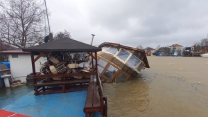 'Balık Restoranı' Tekne, Rüzgarda Yan Yattı