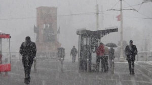 Taksim’de kar yağışı