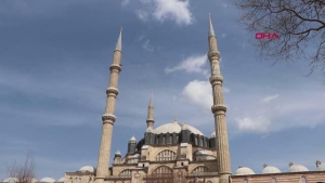 Selimiye Camisi'ne 'iman en büyük mimettir' mahyası
