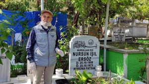 Torunu Trafik Kazasında Öldü, Her Gün Sahipsiz Mezarların Bakımını Yapıyor