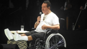 İbrahim Tatlıses Tekerlekli Sandalye ile Konser Verdi