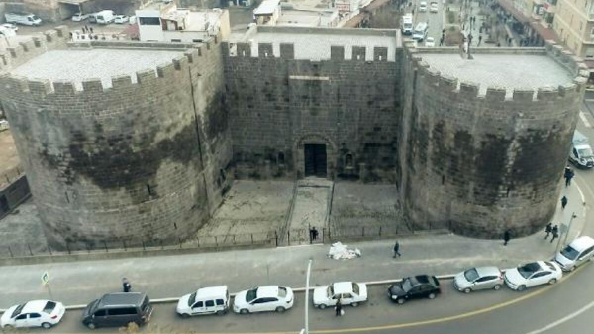 Diyarbakır'da Tarihi Surlarda 2 Burcun Restorasyonu Tamamlandı