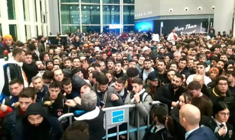 Binlerce yardım gönüllüsü İstanbul Havalimanı'na akın etti