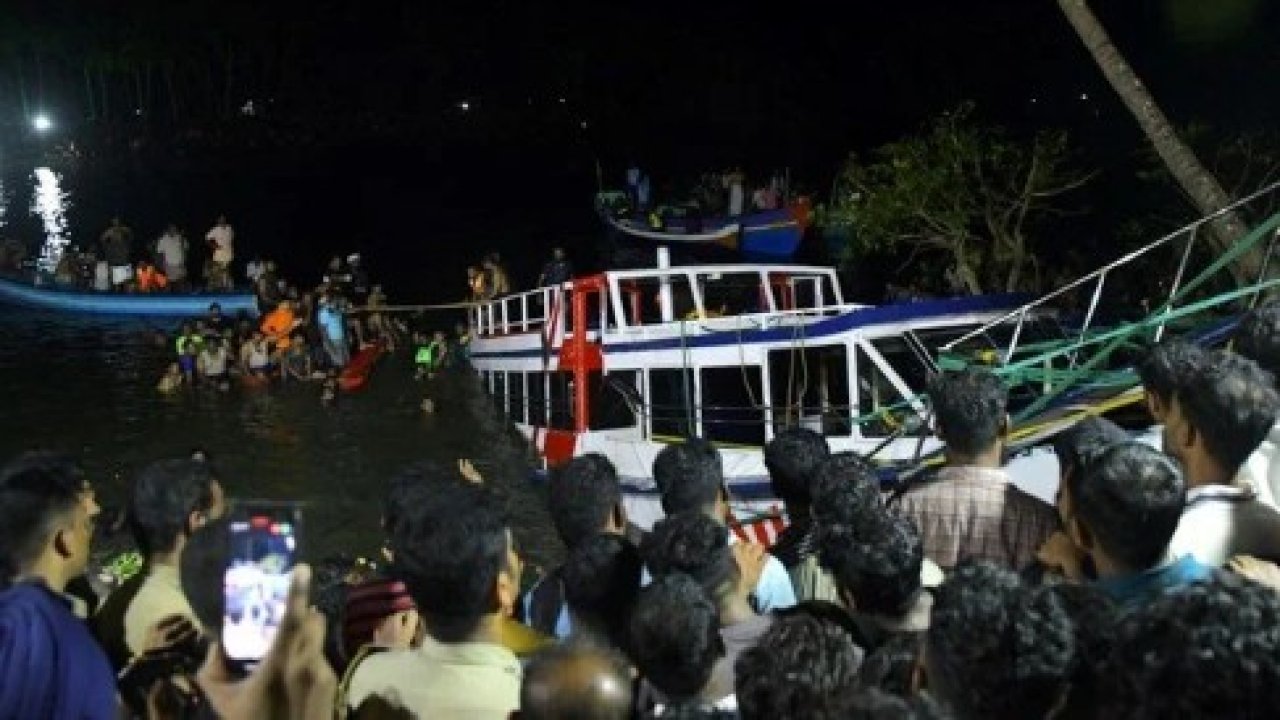 Hindistan'da tekne battı: 22 ölü
