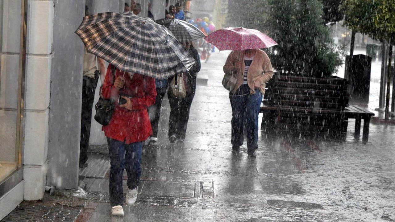 Meteoroloji açıkladı: Yurt genelinde sağanak yağış ne zamana kadar sürecek?