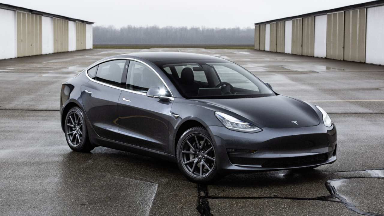 Makyajlı Tesla Model 3 görseli sızdırıldı
