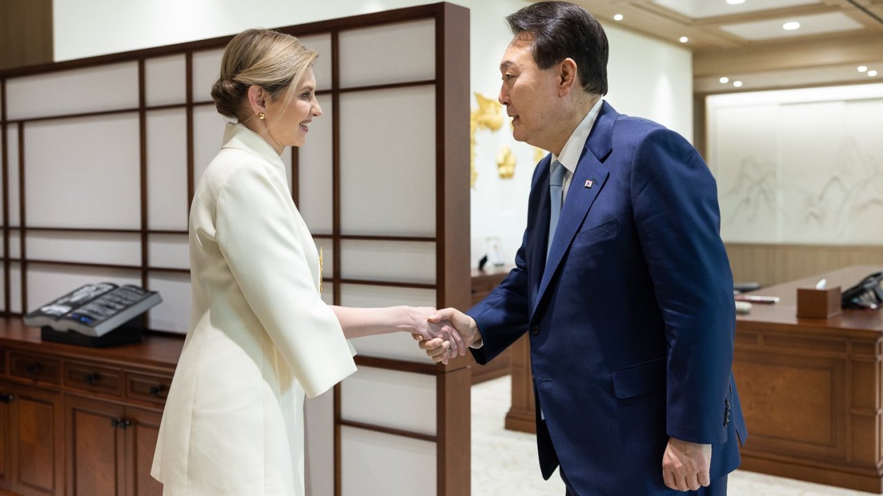 Zelenski'nin eşi, Güney Kore lideri Yeol ile görüştü