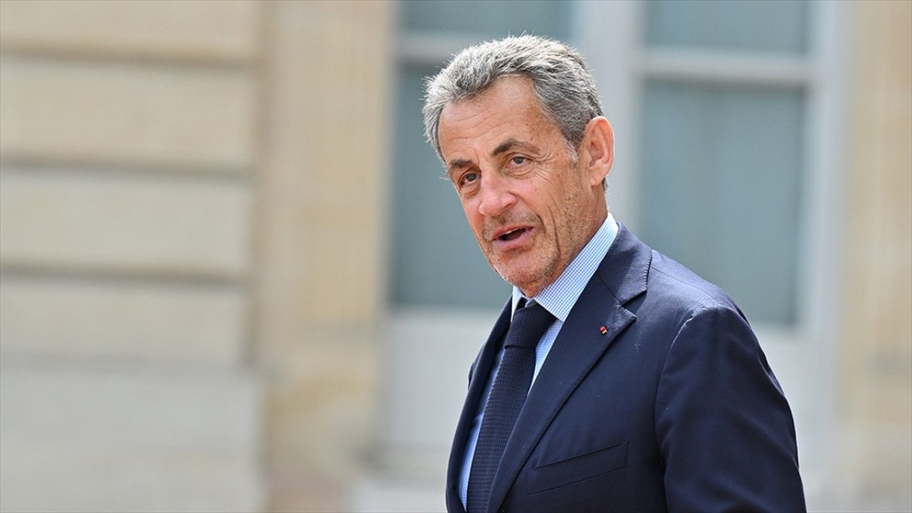 Sarkozy'ye hapis cezası
