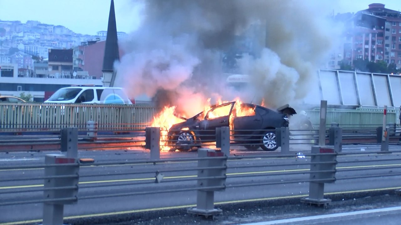 Haliç Köprüsü'nde kaza yapan araç alev alev yandı