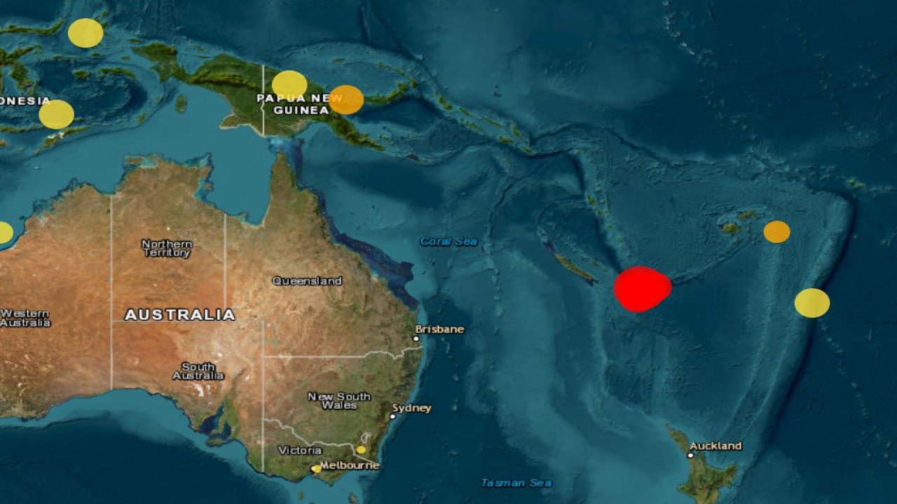 Pasifik Okyanusu'nda büyük deprem: Tsunami alarmı verildi