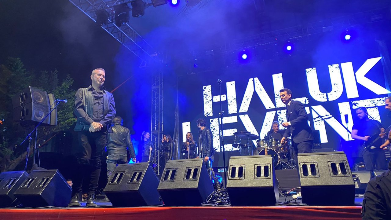 19 Mayıs kutlamalarına Haluk Levent konseri damga vurdu