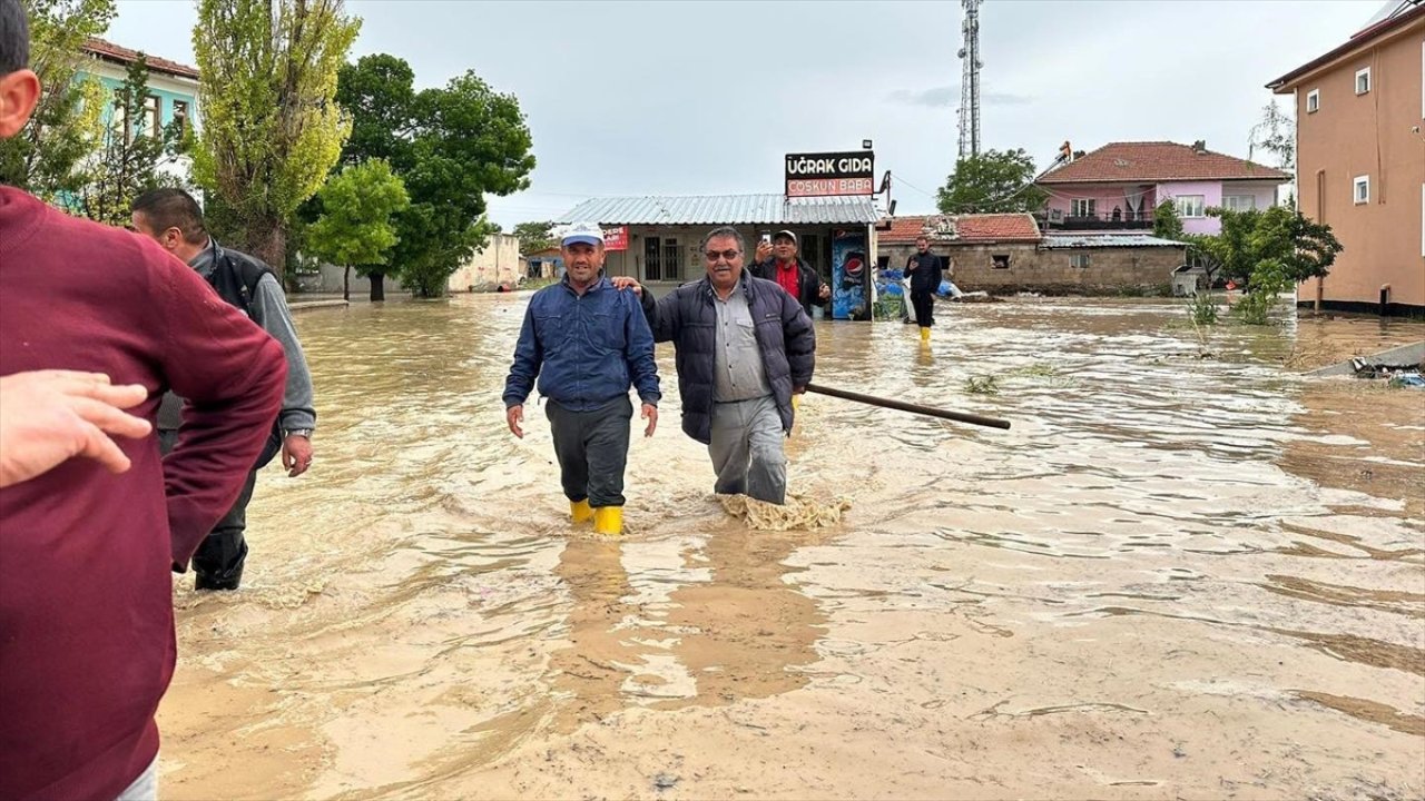 Konya'da sağanak nedeniyle su baskınları yaşandı