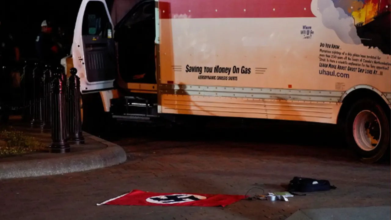 Beyaz Saray yakınlarında kamyon kazası: Nazi bayrağı bulundu
