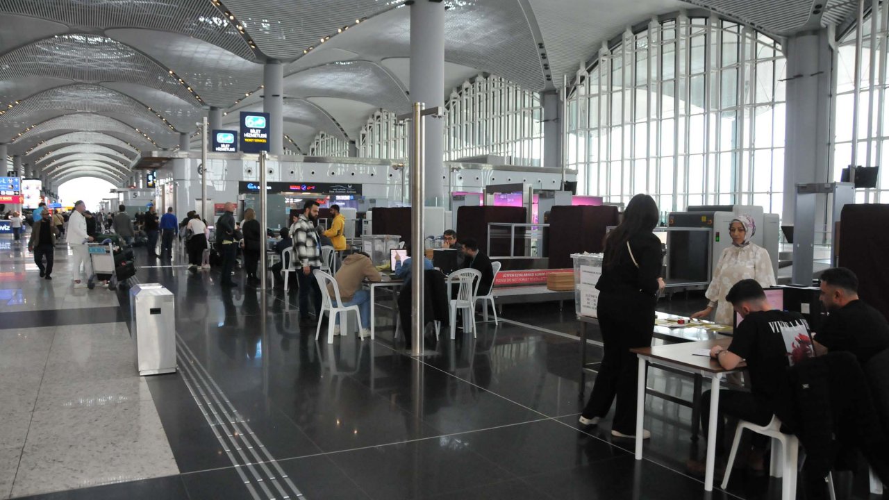 İstanbul Havalimanı'nda oy kullanma işlemi devam ediyor