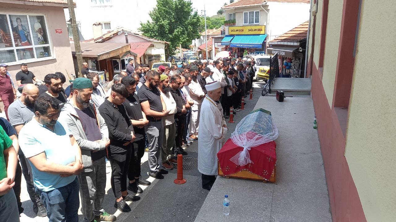 Edirne'de 11 yaşındaki kuzeninin vurduğu Naz, toprağa verildi