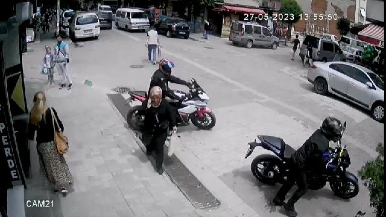 Avcılar'da çalınan motosiklet hırsızlığı kameralara yansıdı
