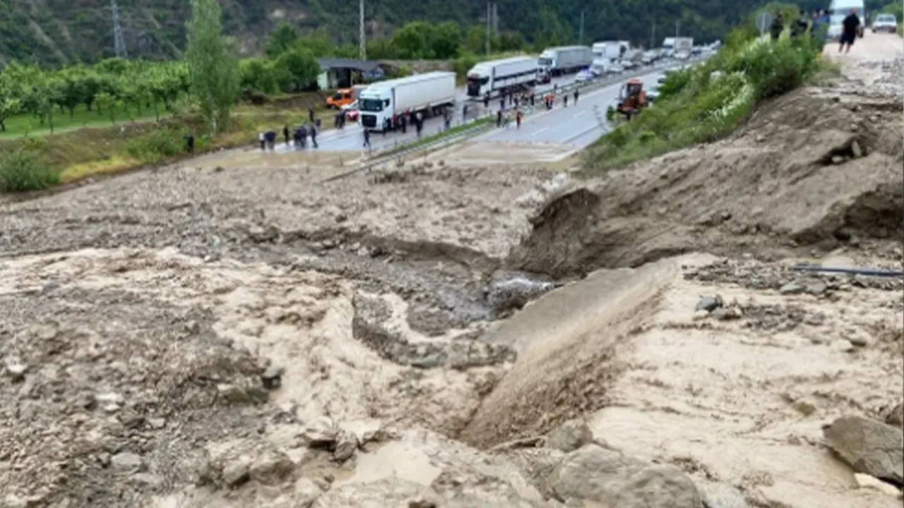 Amasya'da sel felaketi: 1 ölü