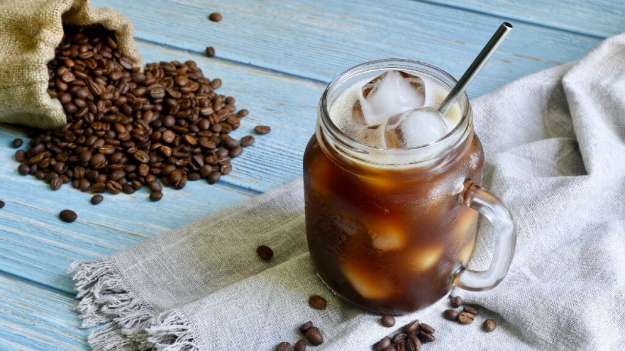 Sıcak Günlerde İçinizi Ferahlatacak Evde Buzlu Kahve Tarifi