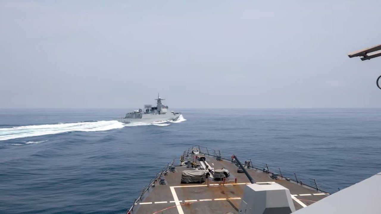 ABD ve Çin arasında gerilim artıyor: Savaş gemileri çarpışma noktasına geldi