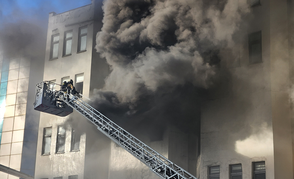 İkitelli Organize Sanayi Bölgesi'nde korkutan fabrika yangını