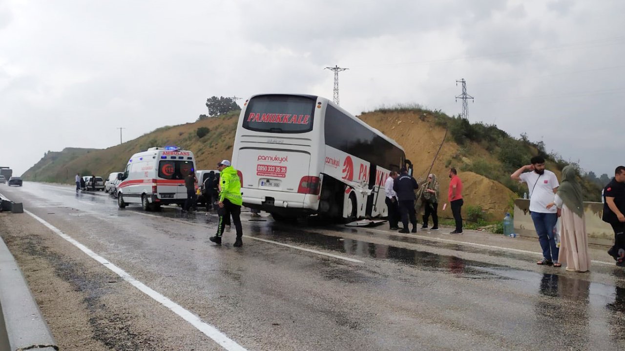 Antalya'da otobüs şarampole düştü, 10 kişi yaralandı