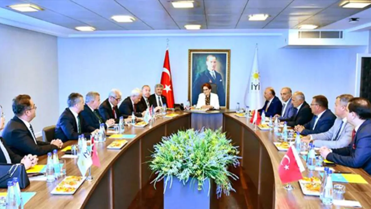 Meral Akşener, belediye başkanlarıyla bir araya geldi