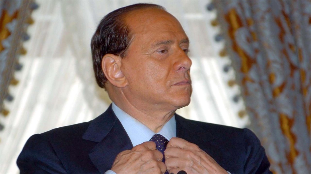 Berlusconi'nin cenazesine Türkiye'den kimler katılacak?