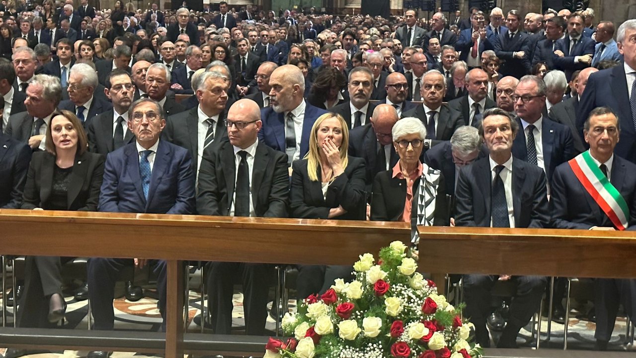 Hakan Fidan, Berlusconi’nin cenazesine katıldı