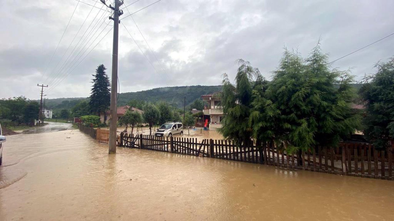 Düzce'deki yağışta köyler ve tarım alanları sular altında kaldı