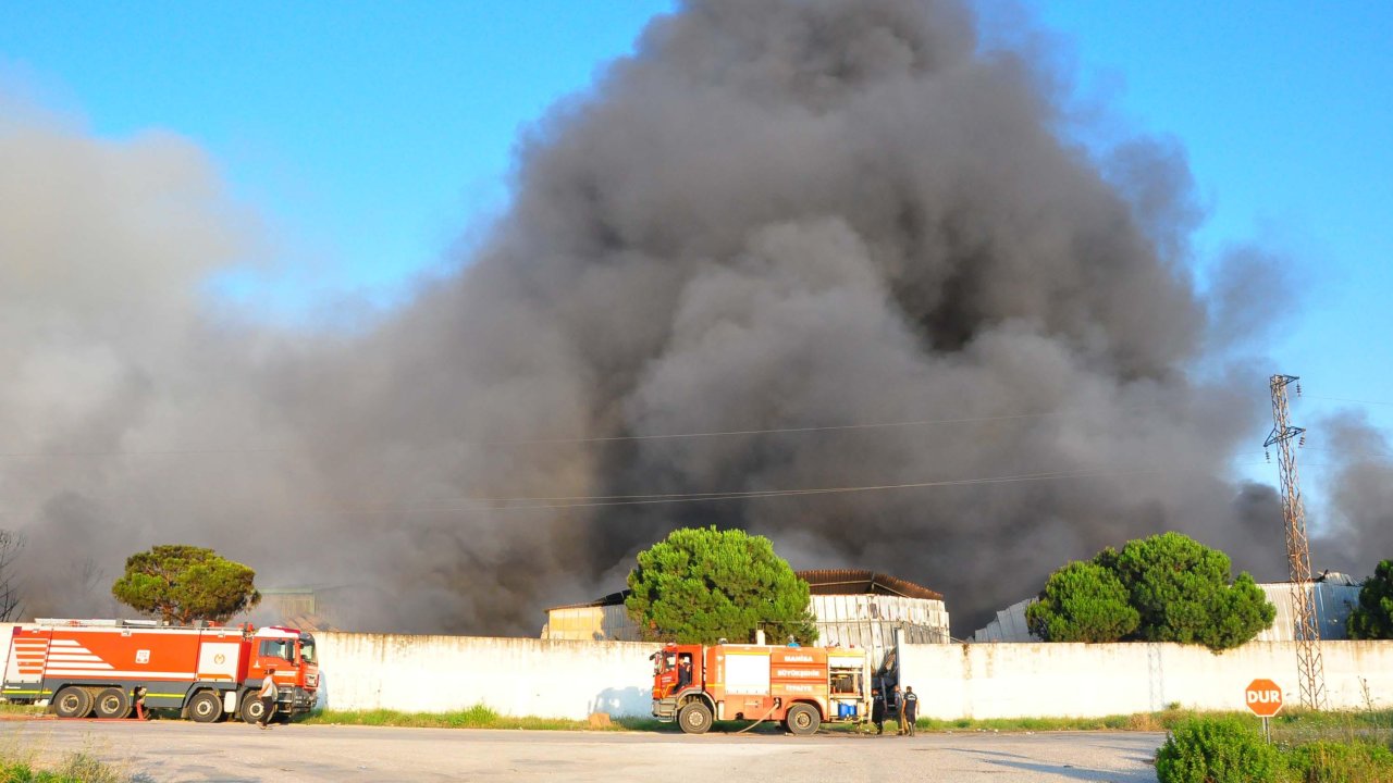Geri dönüşüm tesisinde korkutan yangın: Yangının büyüklüğü ortaya çıktı