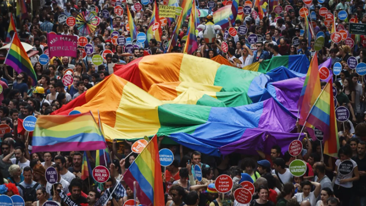 İzmir'de LGBTİ etkinliklerine yasak