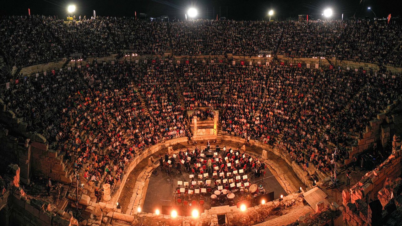 Cumhurbaşkanlığı Senfoni Orkestrası'ndan antik tiyatroda konser