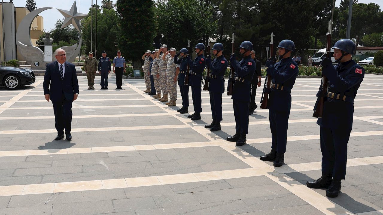 Savunma Bakanı Güler'den Mehmetçik'e bayram ziyareti