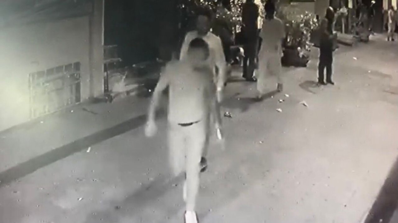 Bar çıkışı kavga: Ara sokakta yakalayıp defalarca bıçakladı