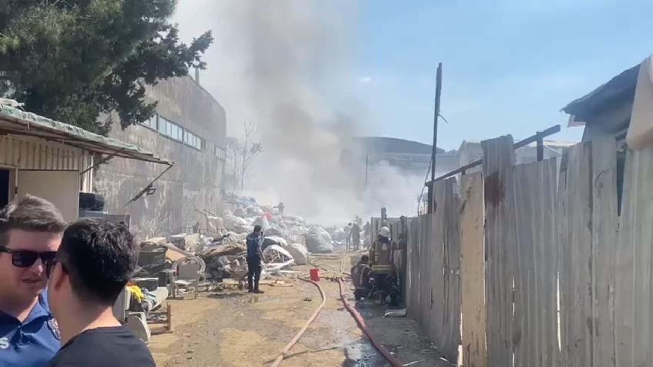 Geri dönüşüm tesisinde yangın: Marmaray seferleri durdu