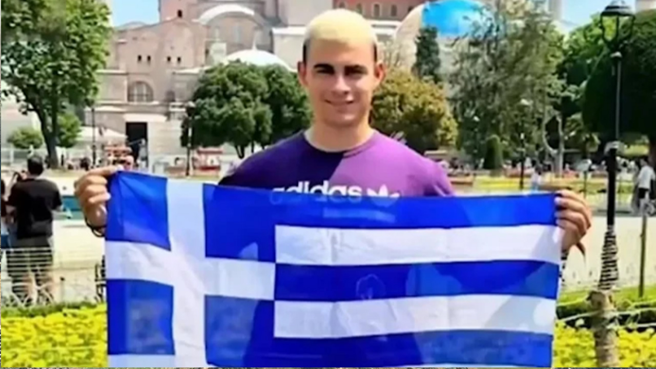 Yunan bayrağı açmıştı: Ülkeye giriş yasağı konuldu