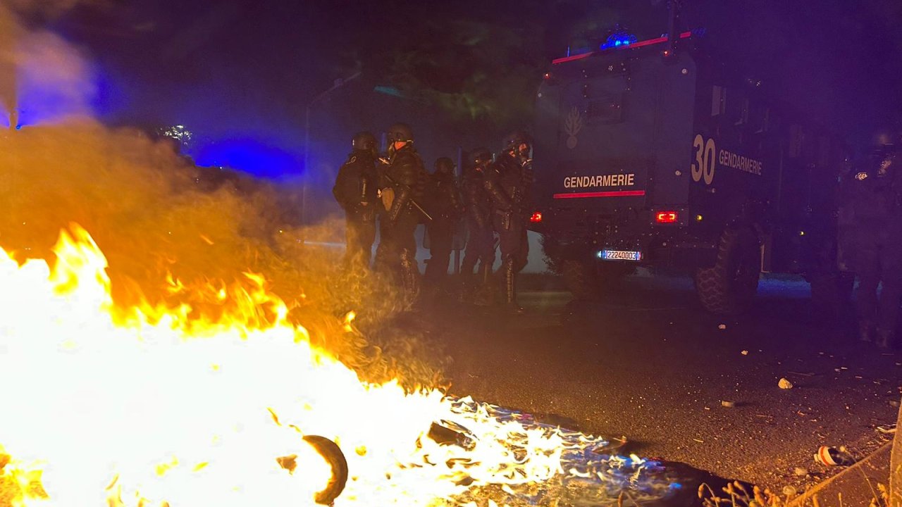 Fransa'da belediye başkanının evine saldırı
