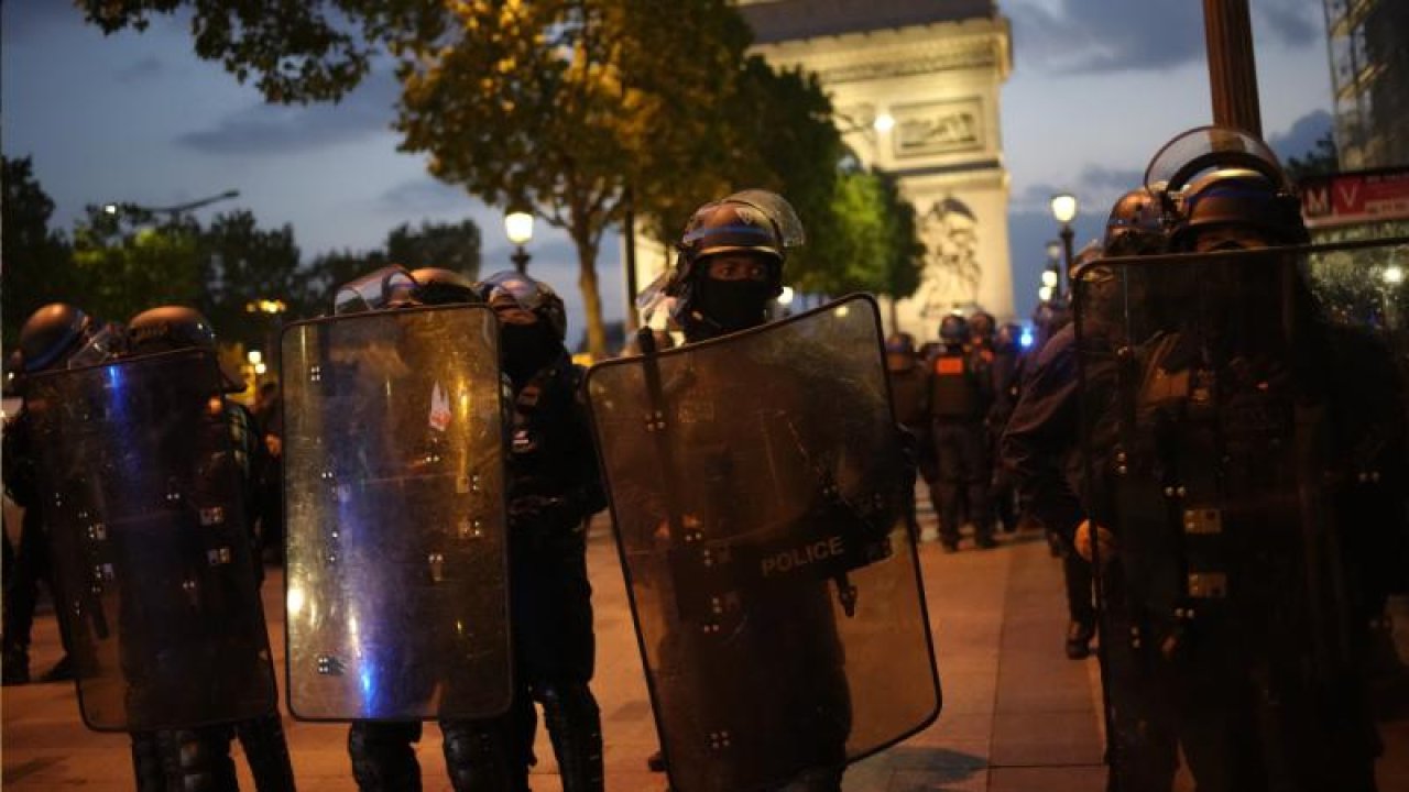 Fransa'daki protestolarda gözaltına alınanların sayısı 121 oldu