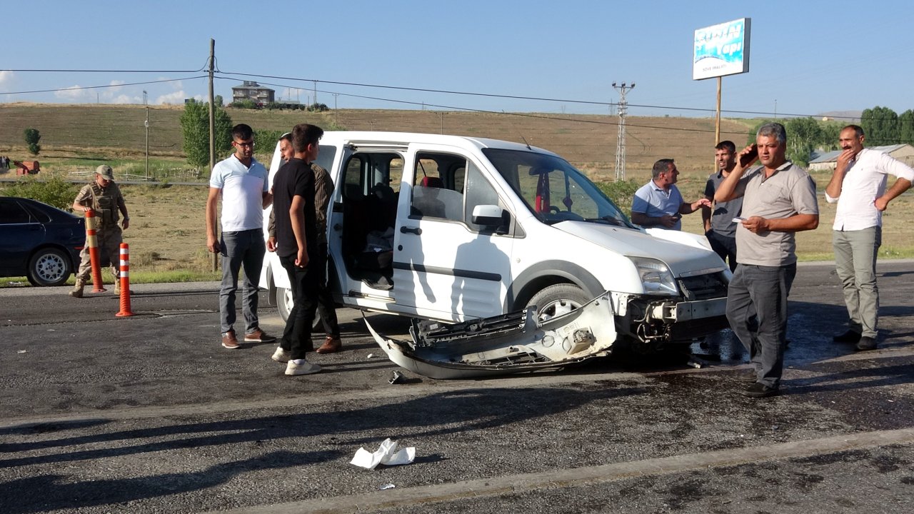 Van'da zincirleme kaza: 19 yaralı