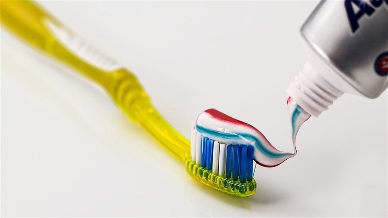 Yatmadan önce diş fırçalamanın bir faydası daha ortaya çıktı