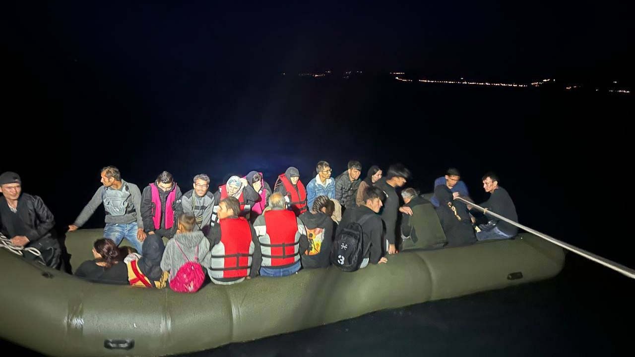 Yunanistan'ın geri ittiği 84 göçmen kurtarıldı