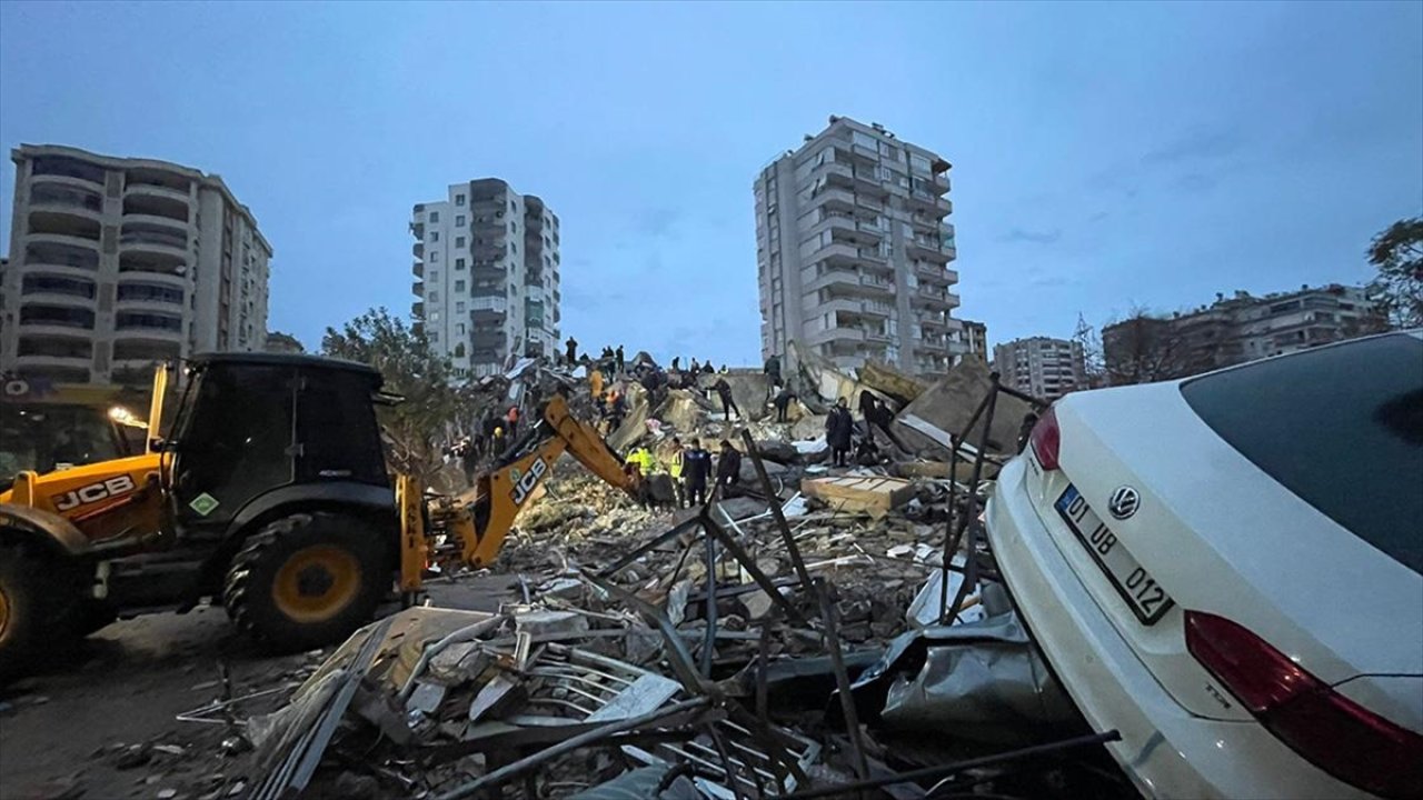 Depremlerde yıkılan apartmanın müteahhitlerine 90 yıl hapis istemi