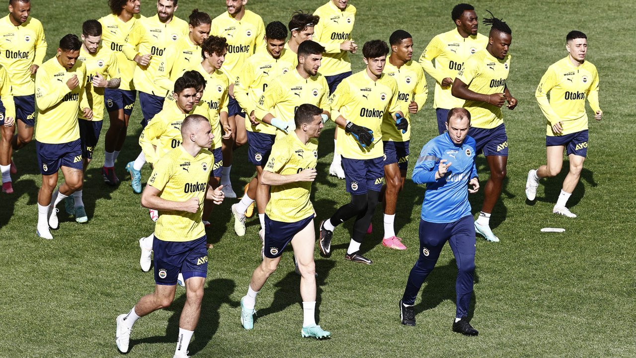 Fenerbahçe'nin Rusya kampı başladı