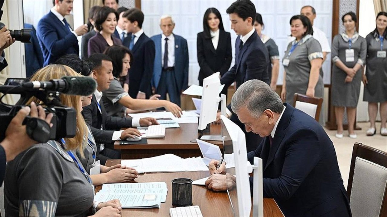 Özbekistan'daki seçimin geçerli katılım oranına ulaşıldı